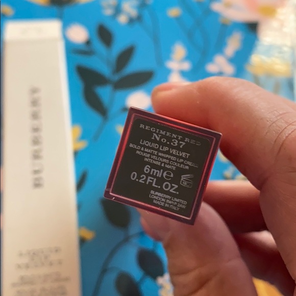 Burberry Liquid Lip Velvet NWT Regiment Red No. 37 - Picture 10 of 12